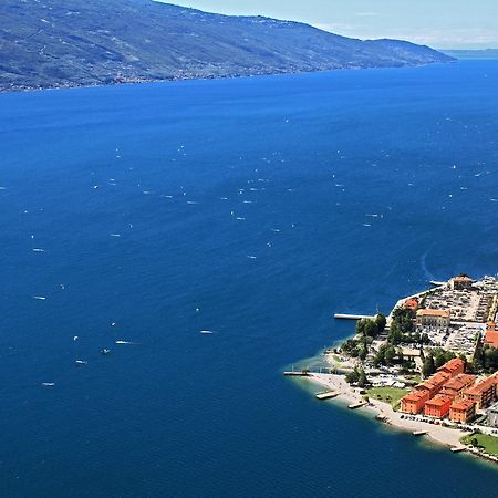 Campione Giulia Exclusive Lakefront Apartment By Gardadomusmea Campione del Garda Exterior photo
