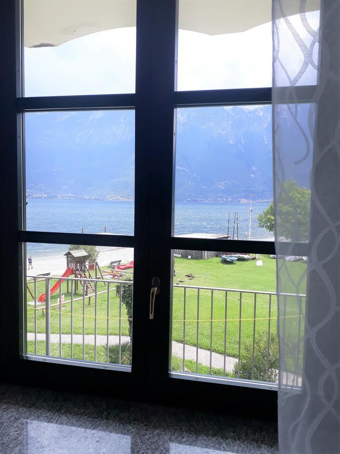 Campione Giulia Exclusive Lakefront Apartment By Gardadomusmea Campione del Garda Exterior photo